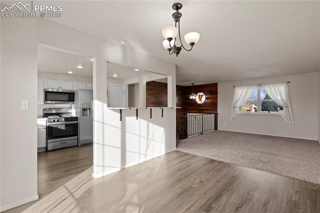 Image 10 of 32: Dining Area