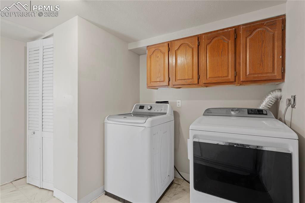 Image 25 of 32: Laundry