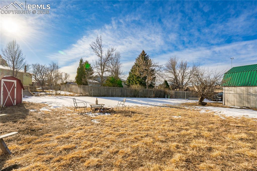 Image 29 of 32: Yard