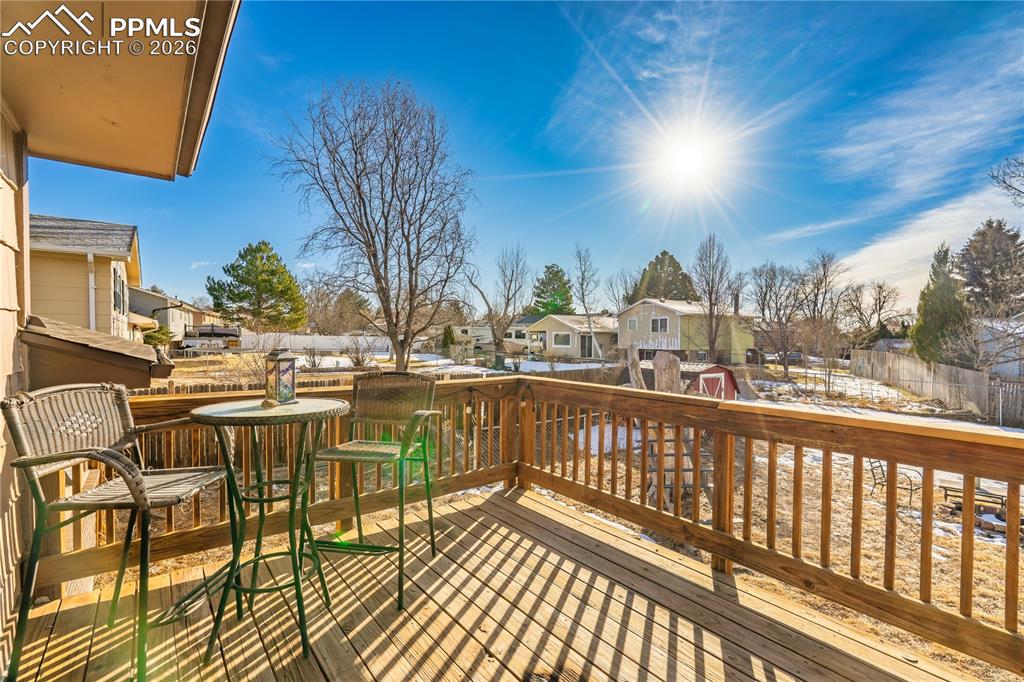 Image 31 of 32: Deck