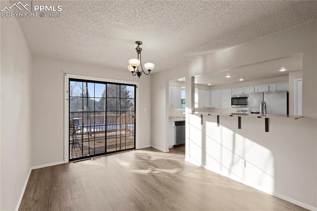 Image 5 of 32: Dining Area