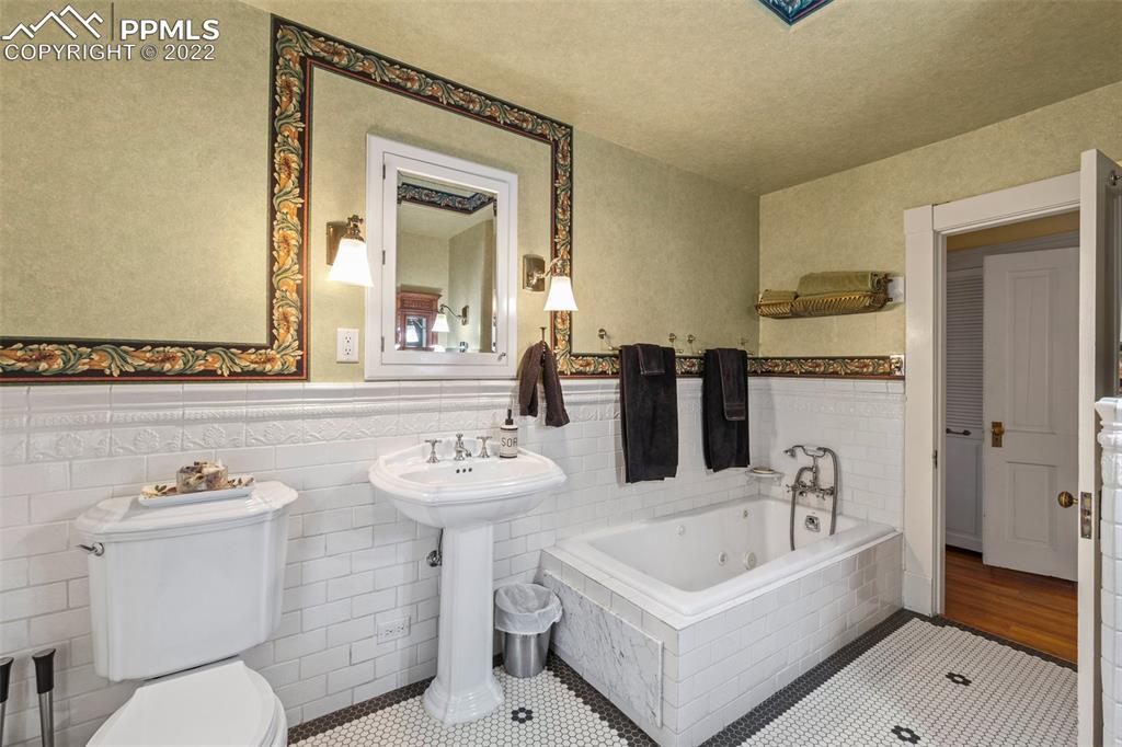 Listing 2240570, Image 31 of 43