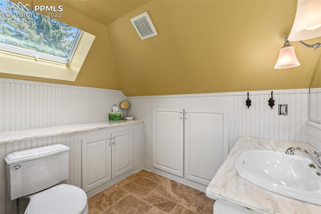 Listing 2240570, Image 38 of 43