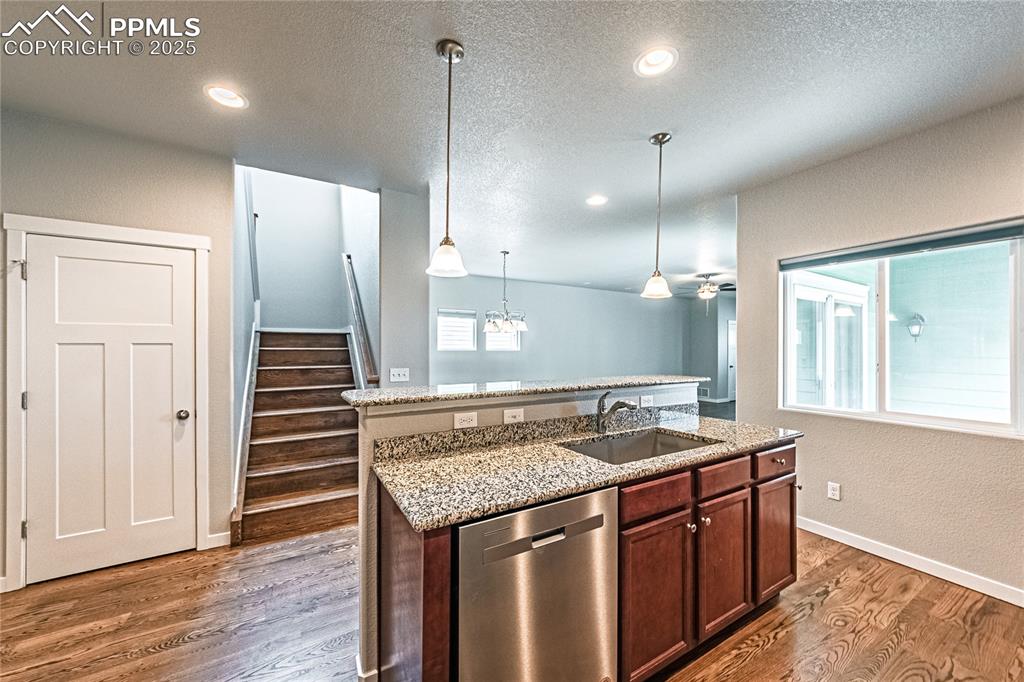 Image 10 of 41: Kitchen