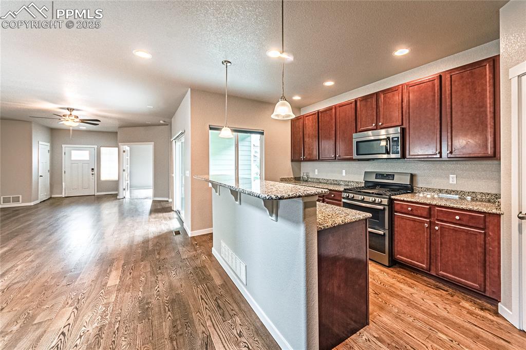 Image 11 of 41: Kitchen