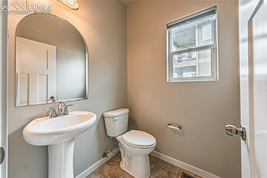 Image 15 of 41: Bathroom