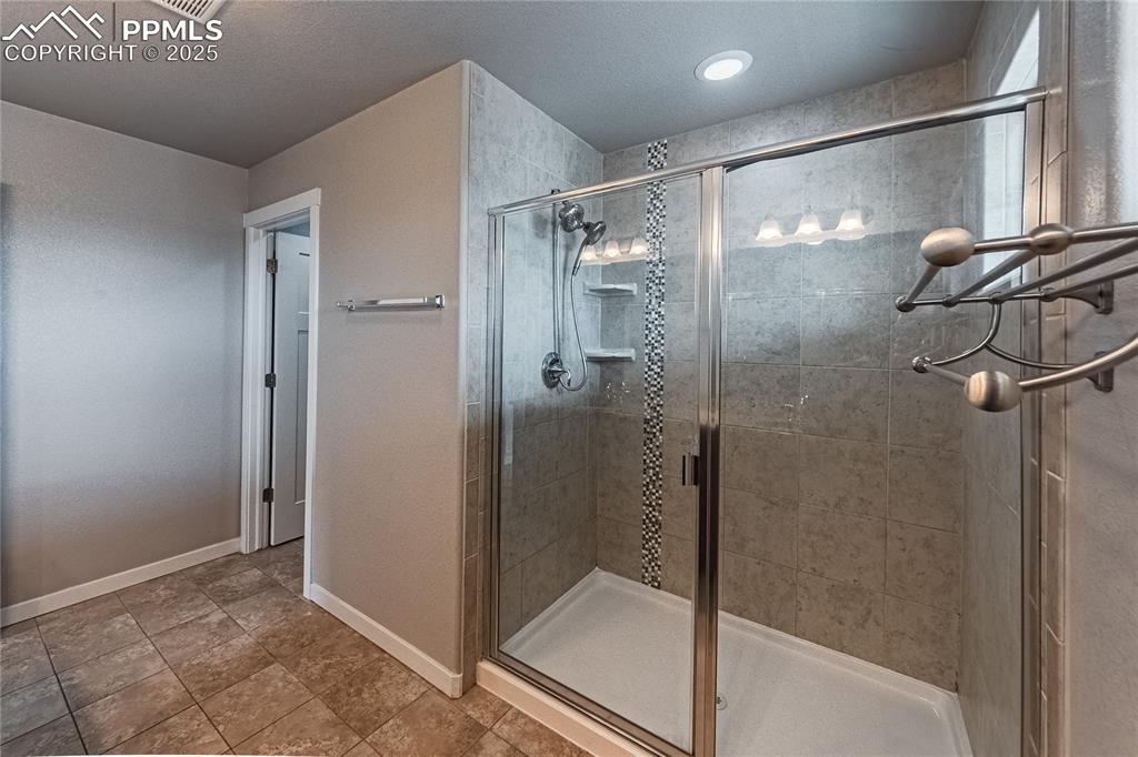 Image 37 of 41: Bathroom