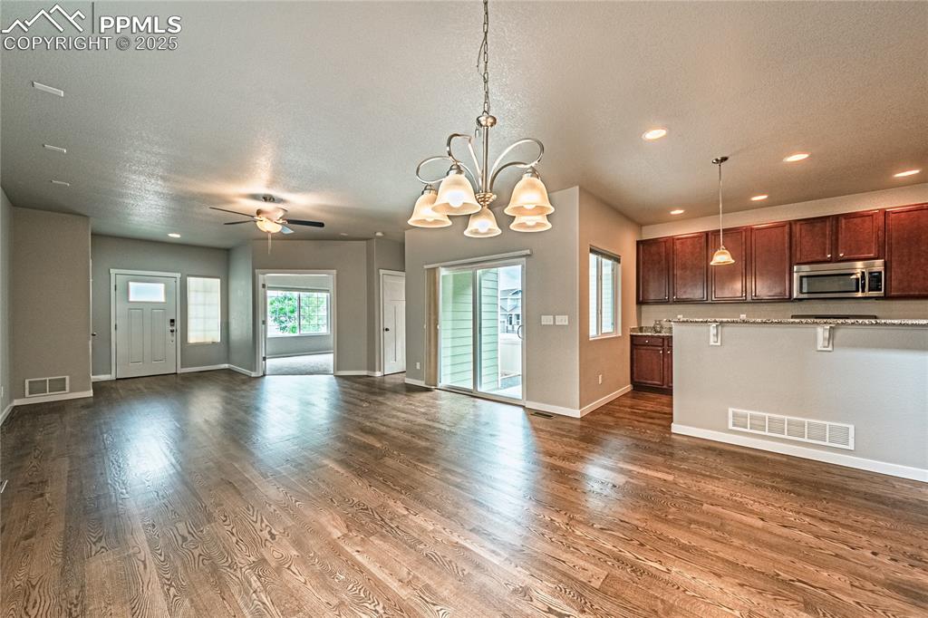 Image 7 of 41: Kitchen