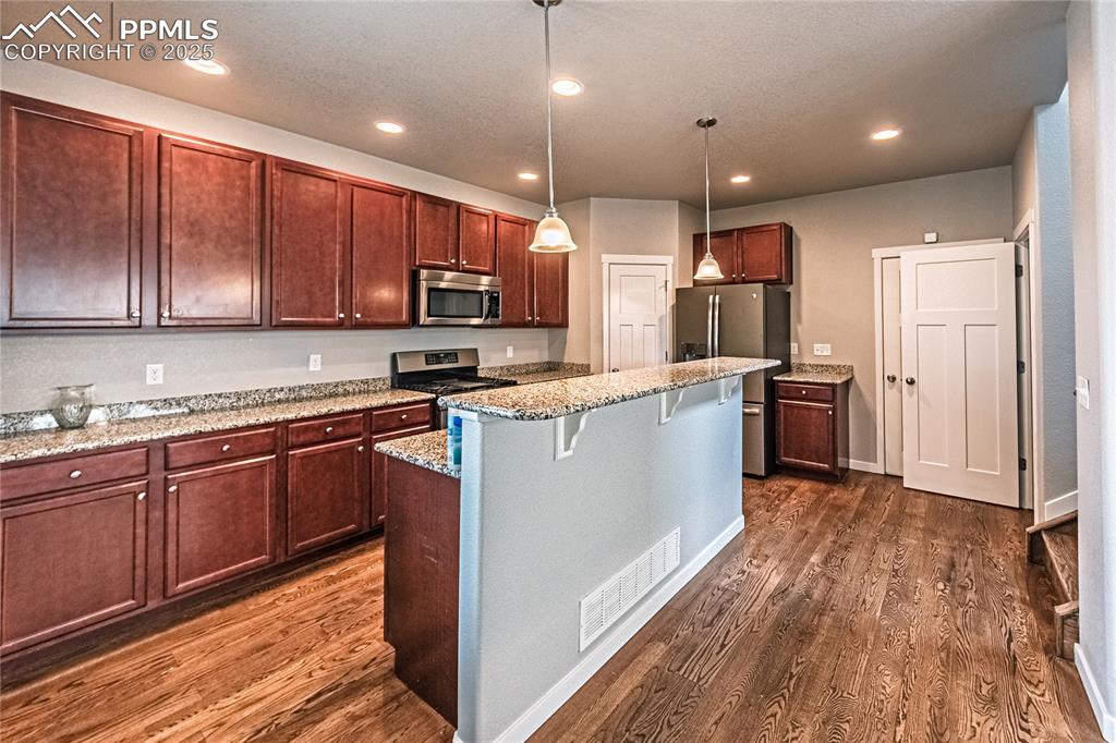 Image 8 of 41: Kitchen