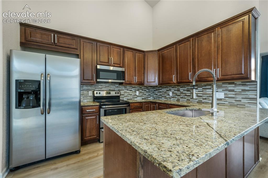Image 10 of 50: Stainless Steel Appliances