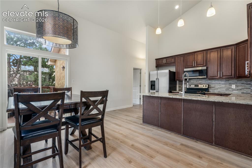 Image 15 of 50: Adjoining to Dining Nook
