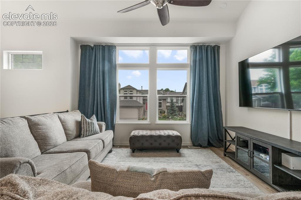 Image 5 of 50: Tall Vaulted Ceilings