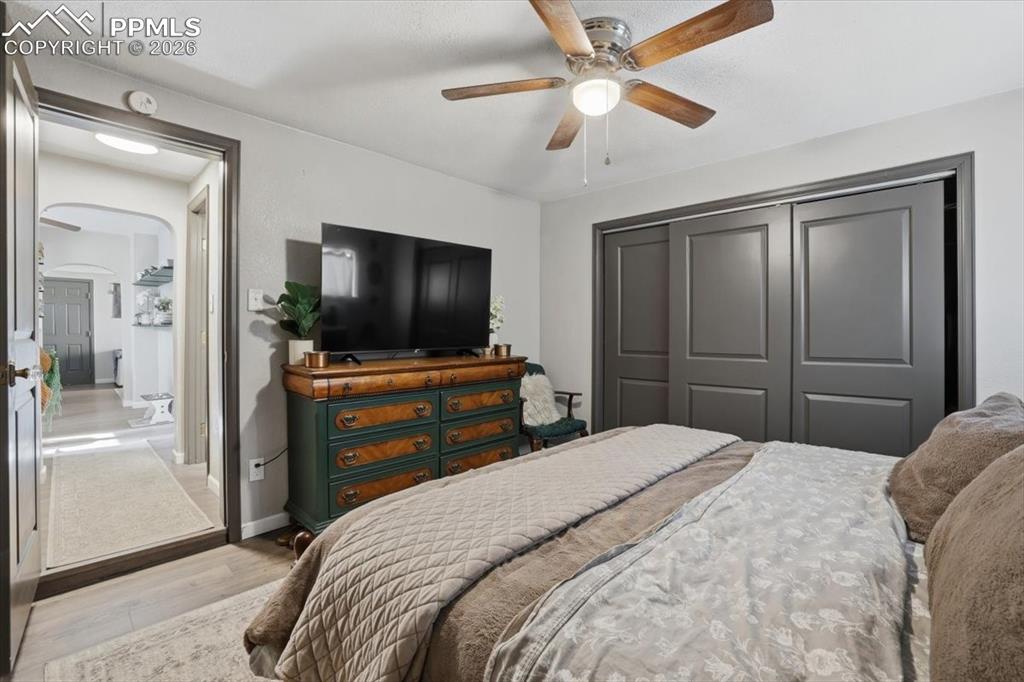 Image 12 of 40: Bedroom