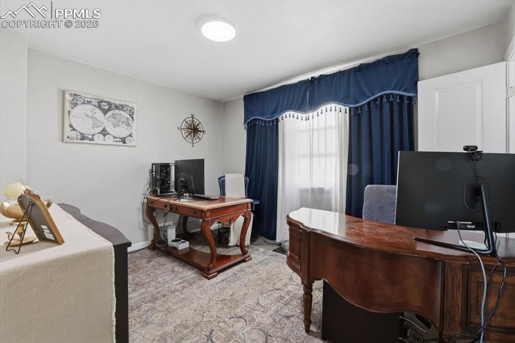 Image 14 of 40: Office