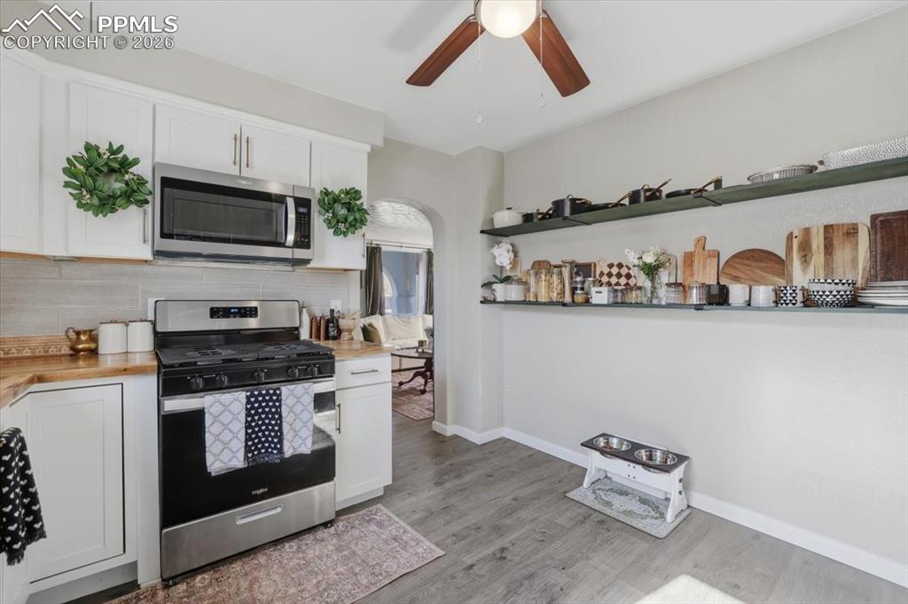 Image 20 of 40: Kitchen