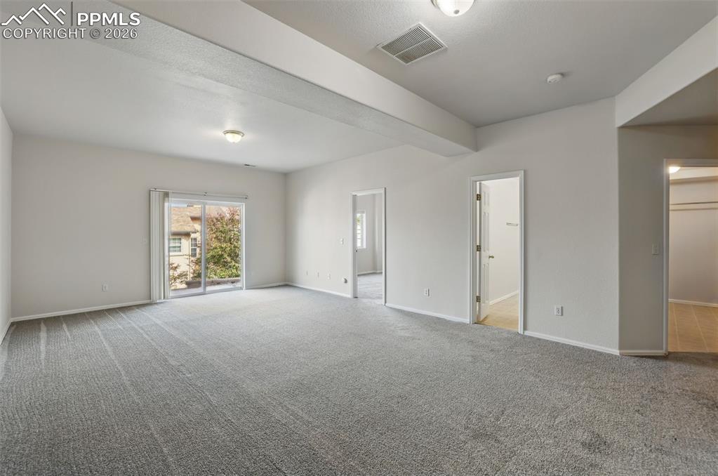 Image 36 of 50: Bedroom