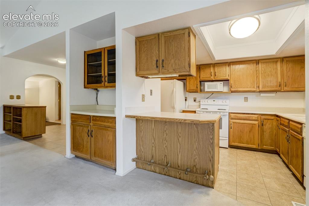 Image 15 of 43: Kitchen