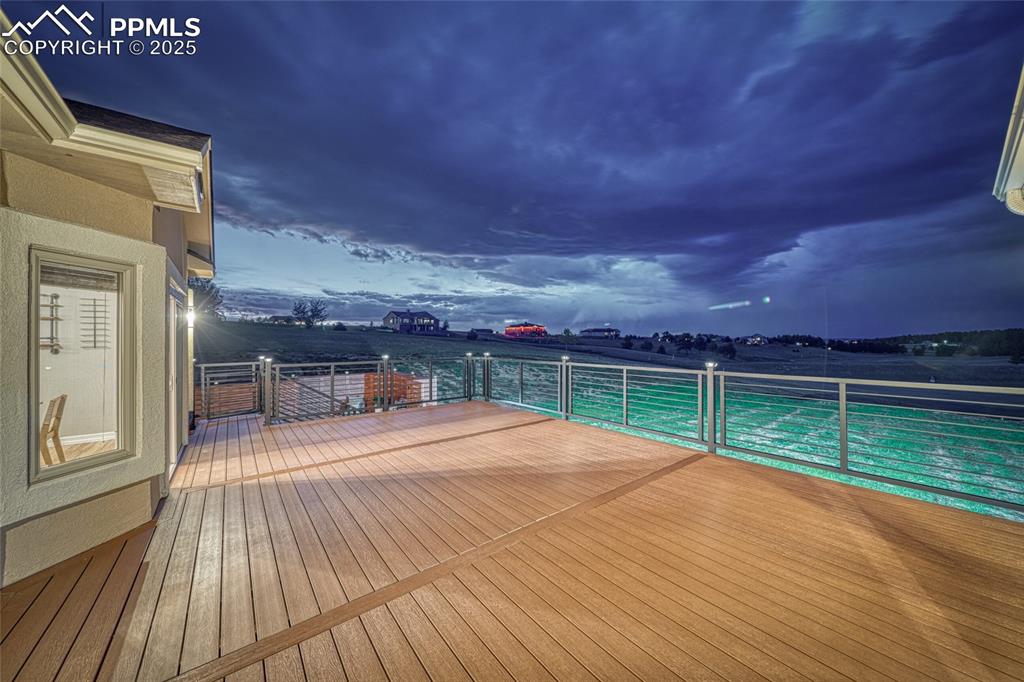 Image 45 of 50: Deck