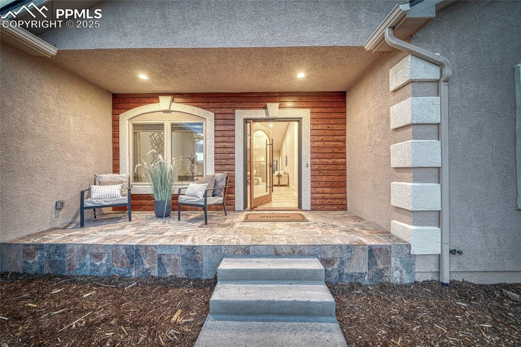 Image 9 of 50: Entry