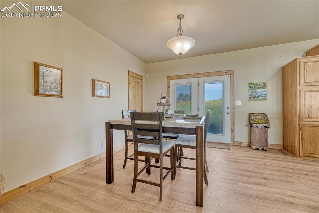 Image 13 of 48: Dining Area