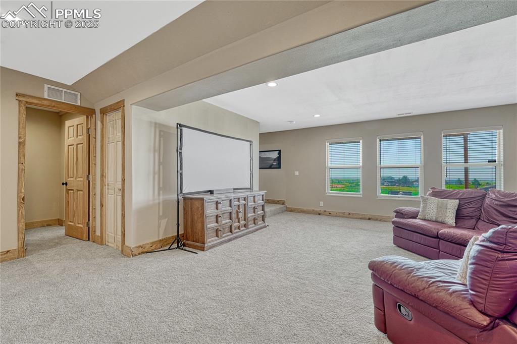 Image 31 of 48: Family Room