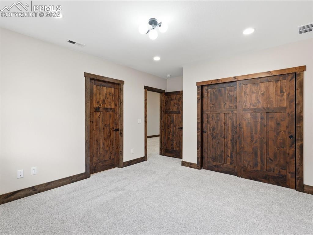 Image 37 of 50: Bedroom