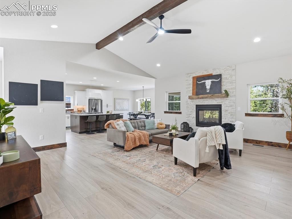 Image 4 of 50: Living Room