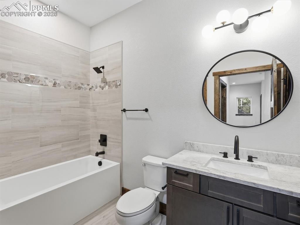 Image 40 of 50: Bathroom