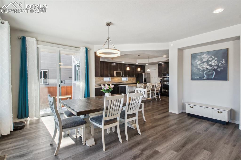 Image 12 of 50: Dining Area