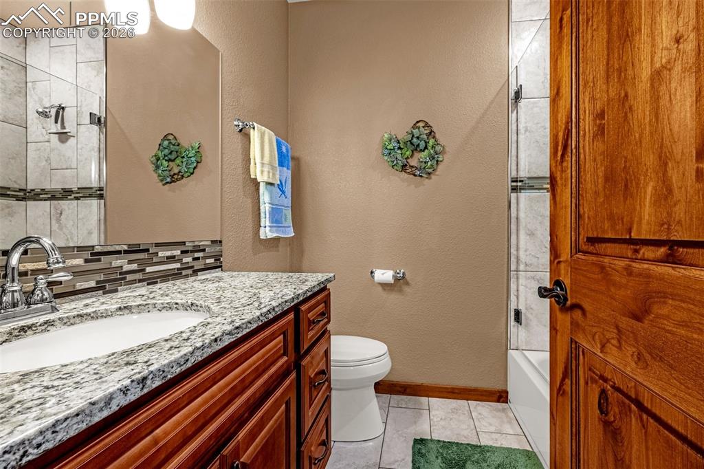 Image 31 of 45: Bathroom