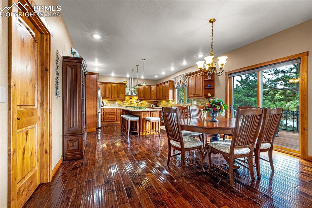 Image 6 of 45: Dining Area