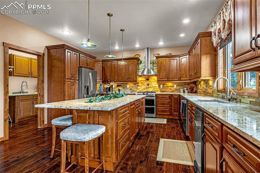 Image 8 of 45: Kitchen