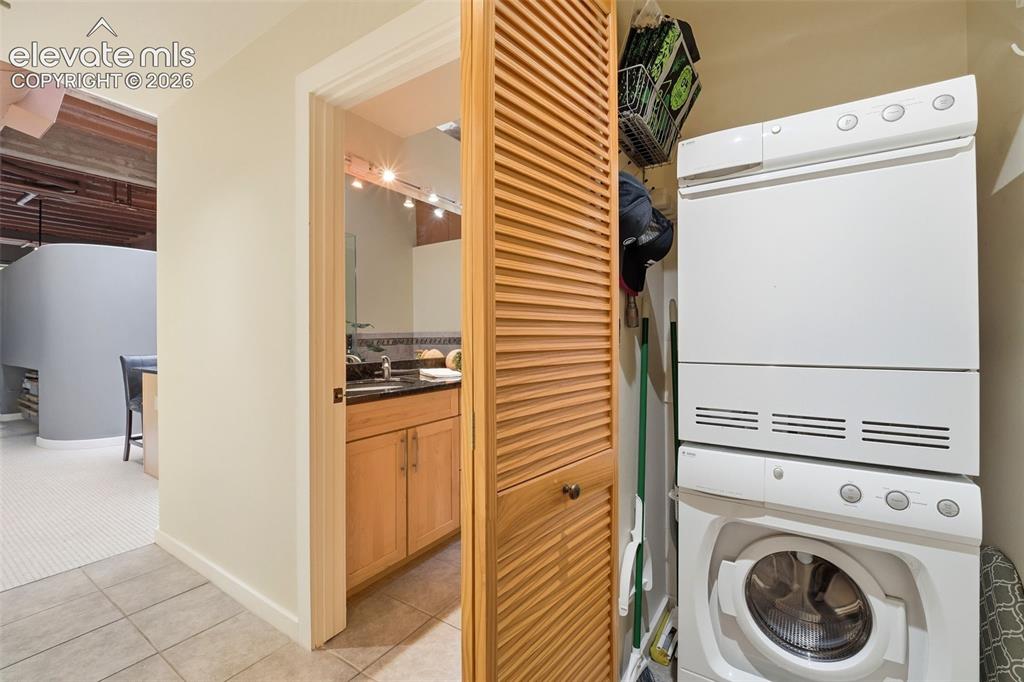 Image 21 of 27: Laundry