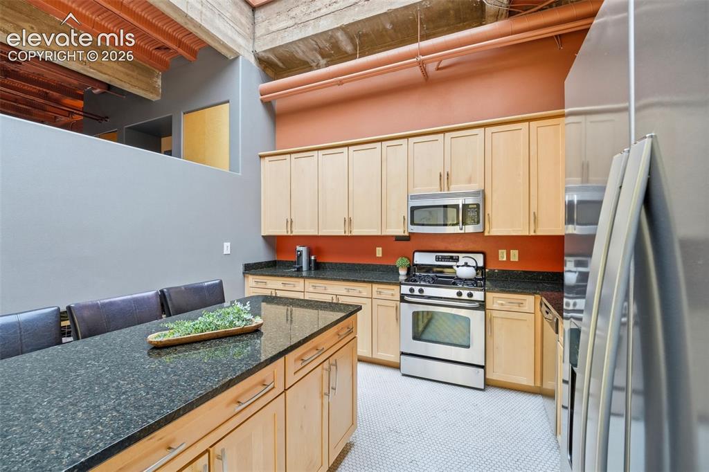 Image 4 of 27: Kitchen