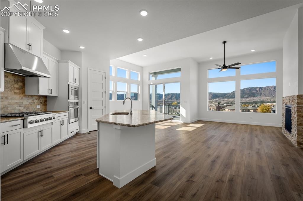 Image 12 of 38: Kitchen