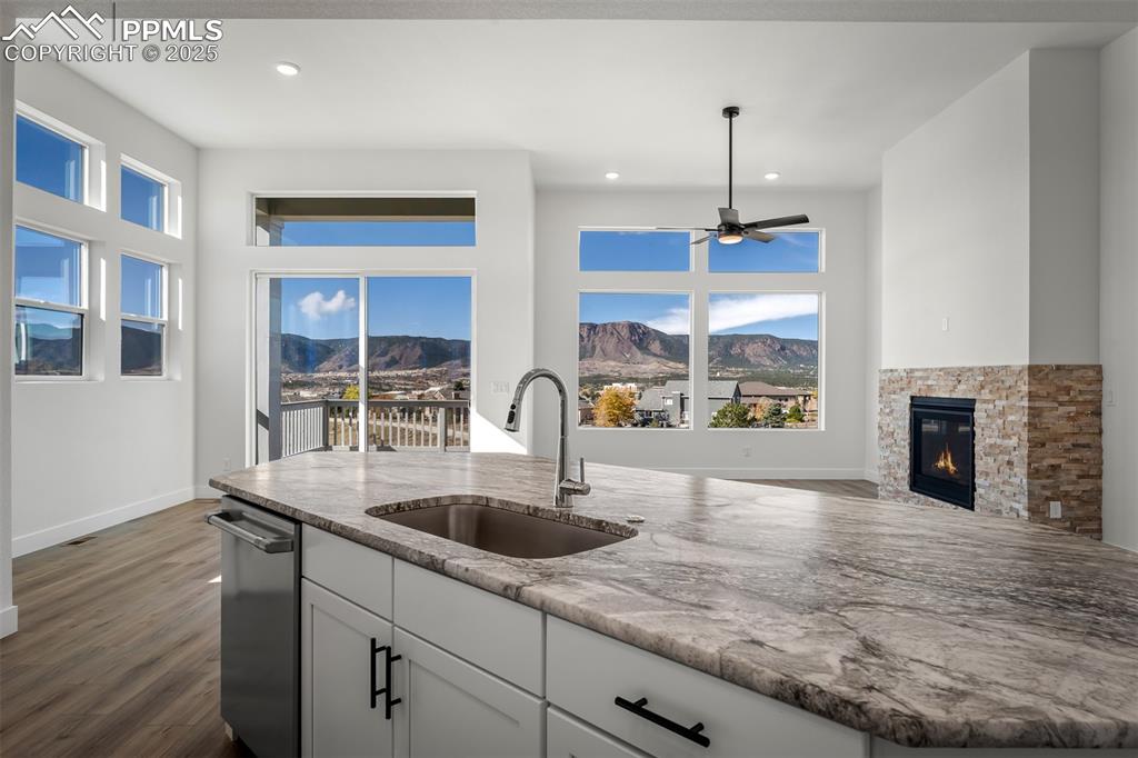 Image 16 of 38: Kitchen