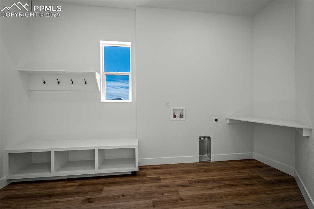 Image 26 of 38: Laundry