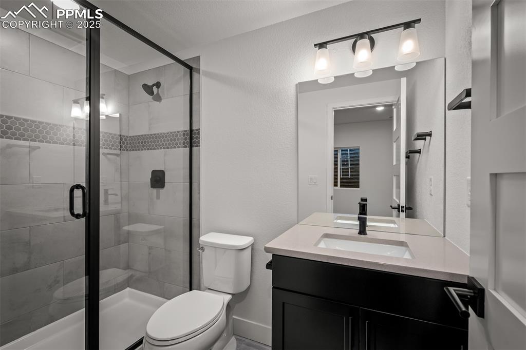 Image 31 of 38: Bathroom