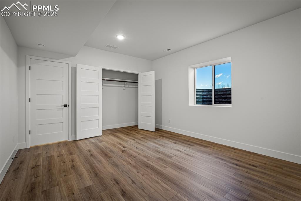 Image 34 of 38: Bedroom