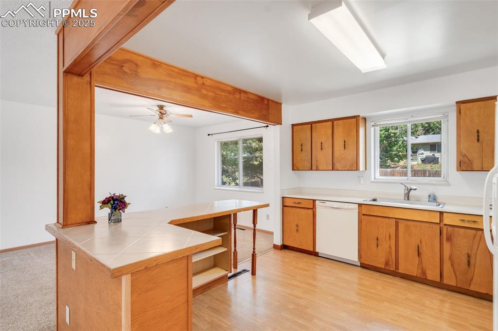 Image 10 of 35: Kitchen