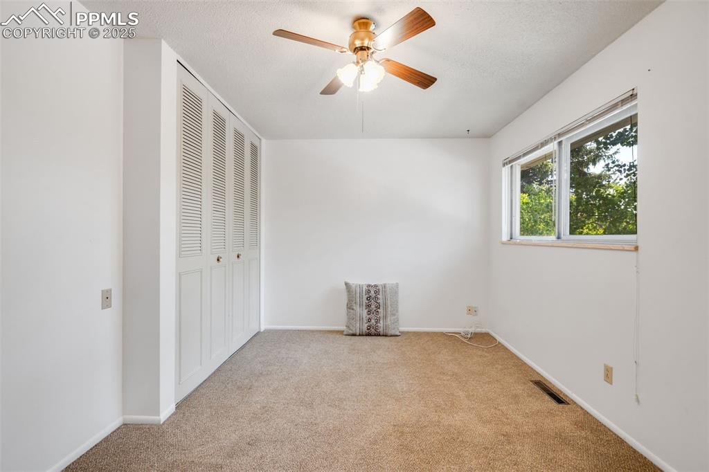 Image 18 of 35: Bathroom