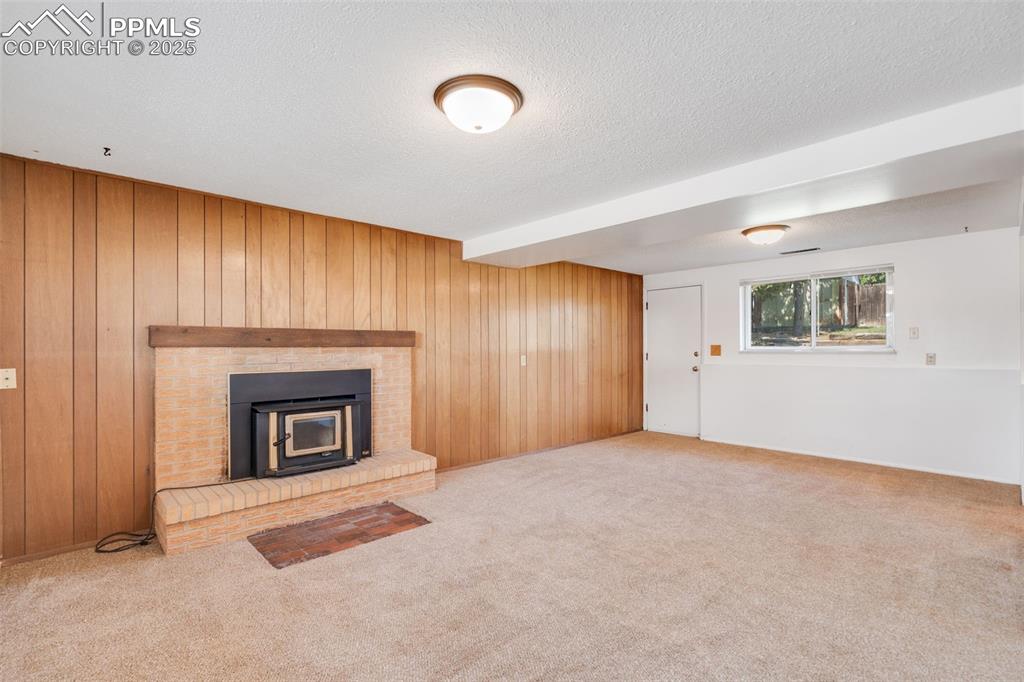 Image 24 of 35: Living Room