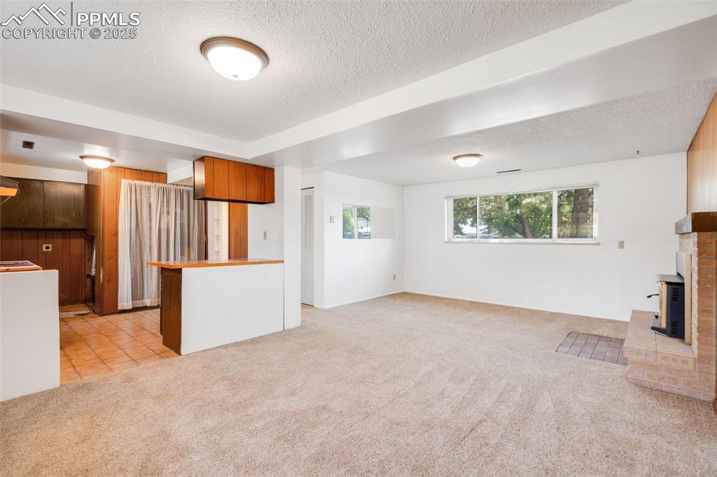 Image 26 of 35: Living Room