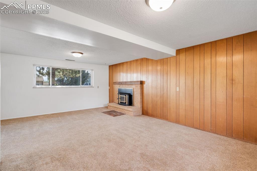 Image 27 of 35: Living Room