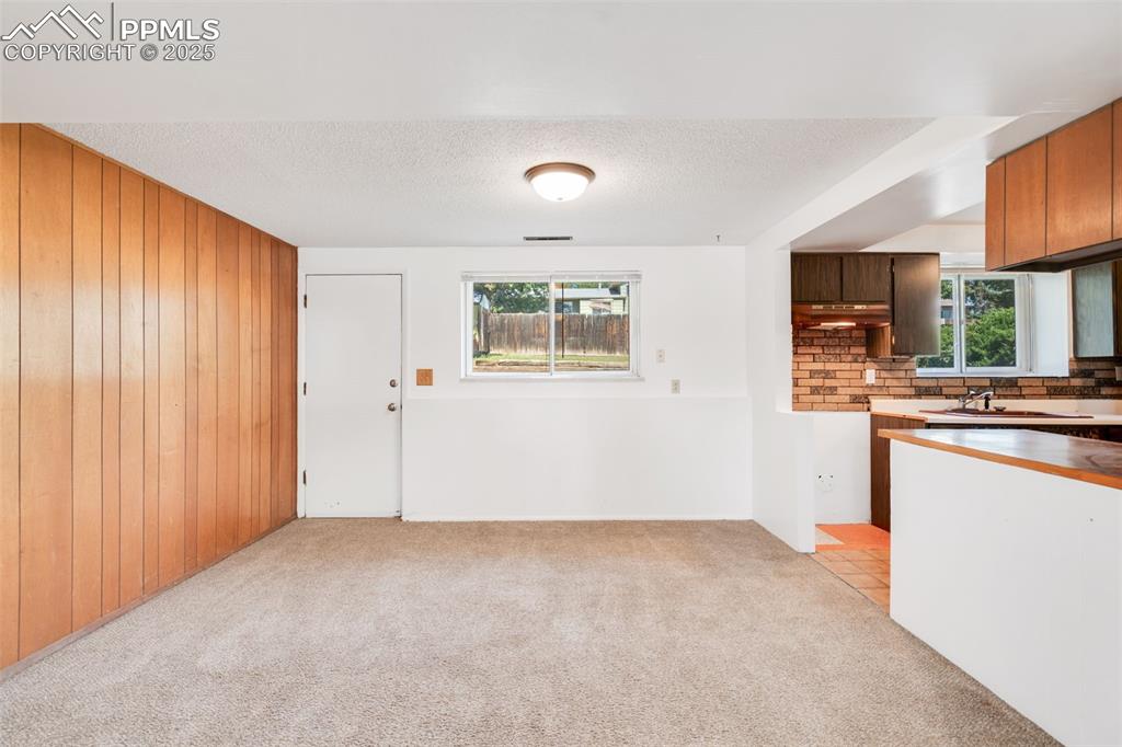 Image 28 of 35: Living Room