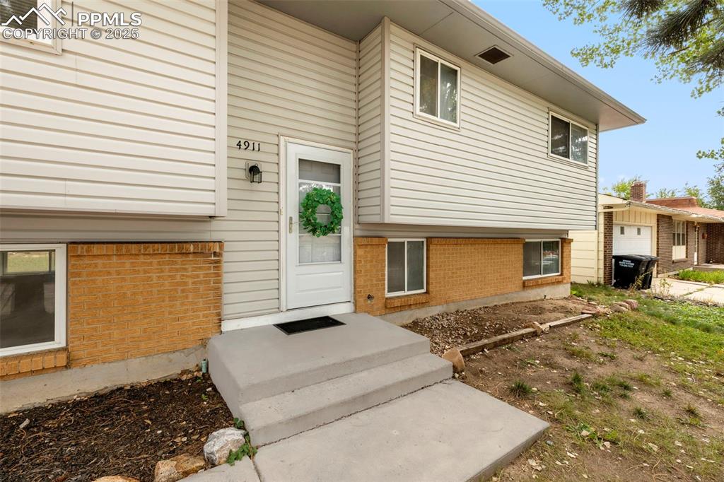 Image 3 of 35: Entry