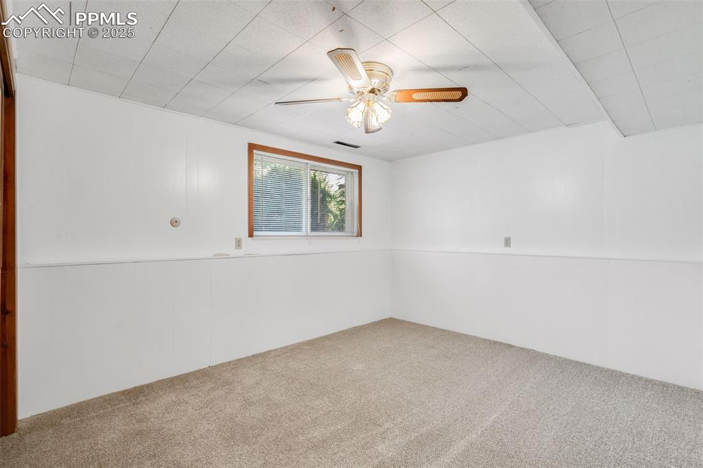 Image 32 of 35: Kitchen