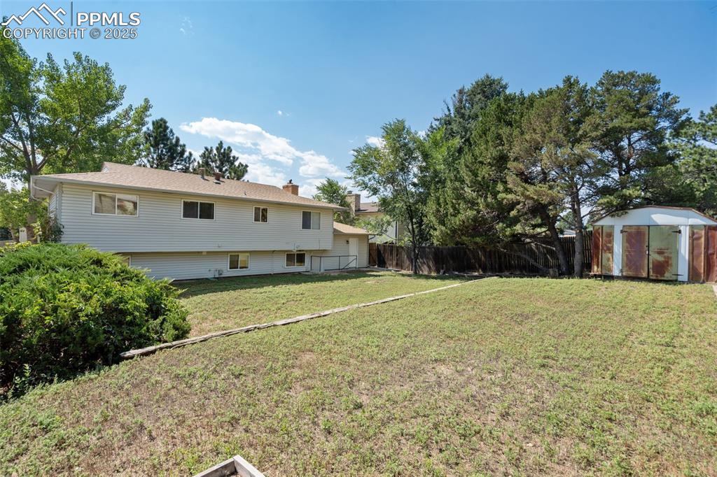 Image 35 of 35: Yard