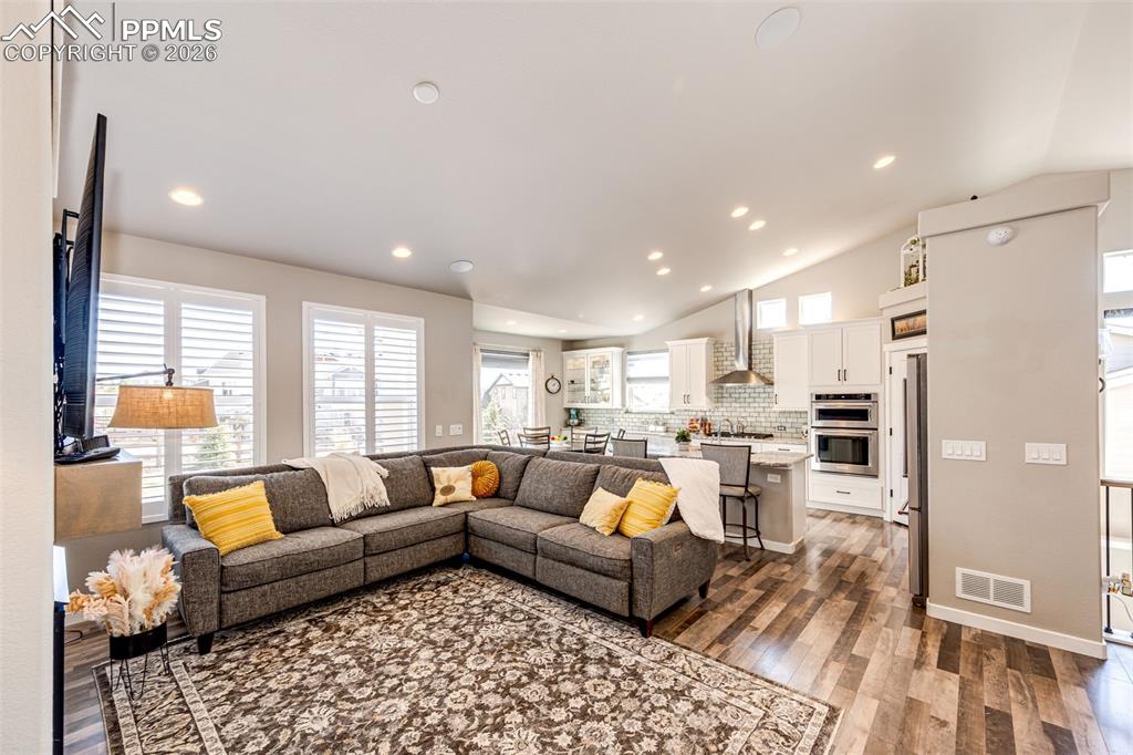 Image 12 of 47: Dining Area