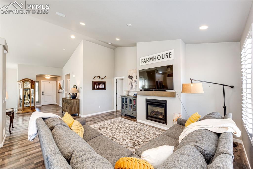 Image 18 of 47: Kitchen